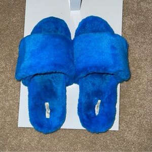 Vionic Bright Blue Fuzzy Slippers Size 9.5 Plush Comfort Slide House Shoes